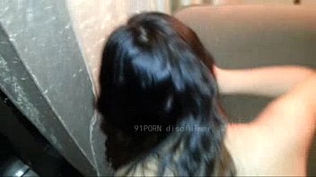 Девчоночка со светлыми волосками мастурбирует член ухажера и начинает раздеваться
